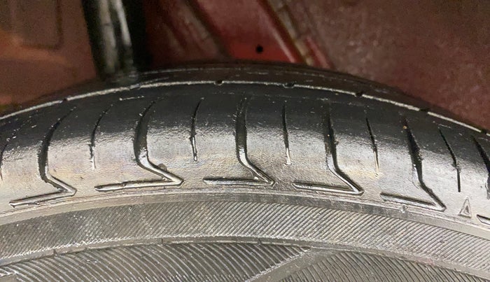 2020 Hyundai VENUE S 1.0 TURBO DCT, Petrol, Automatic, 1,19,717 km, Right Rear Tyre Tread