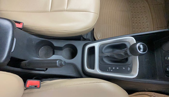 2020 Hyundai VENUE S 1.0 TURBO DCT, Petrol, Automatic, 1,19,717 km, Gear Lever