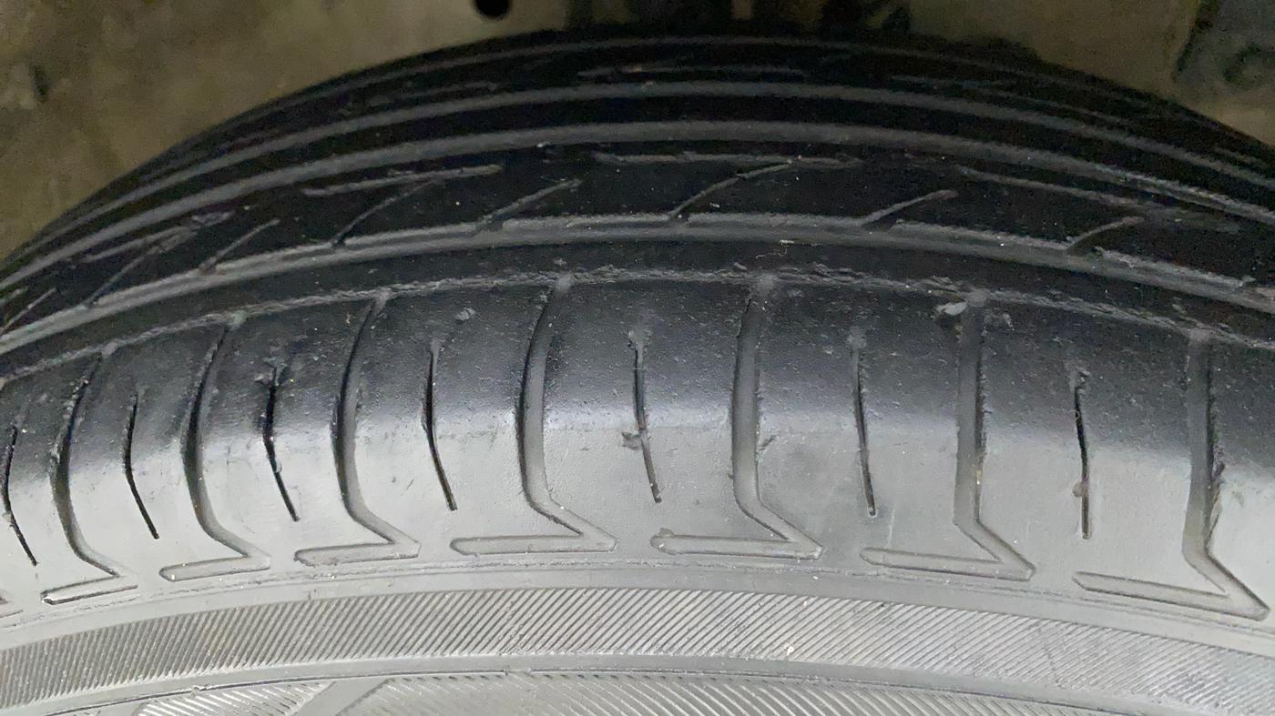 2015 Maruti Swift Dzire VDI, Diesel, Manual, 93,441 km, Right Front Tyre Tread