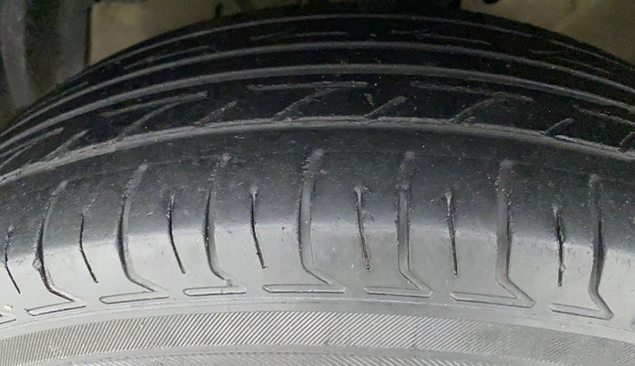 2015 Maruti Swift Dzire VDI, Diesel, Manual, 93,441 km, Left Front Tyre Tread