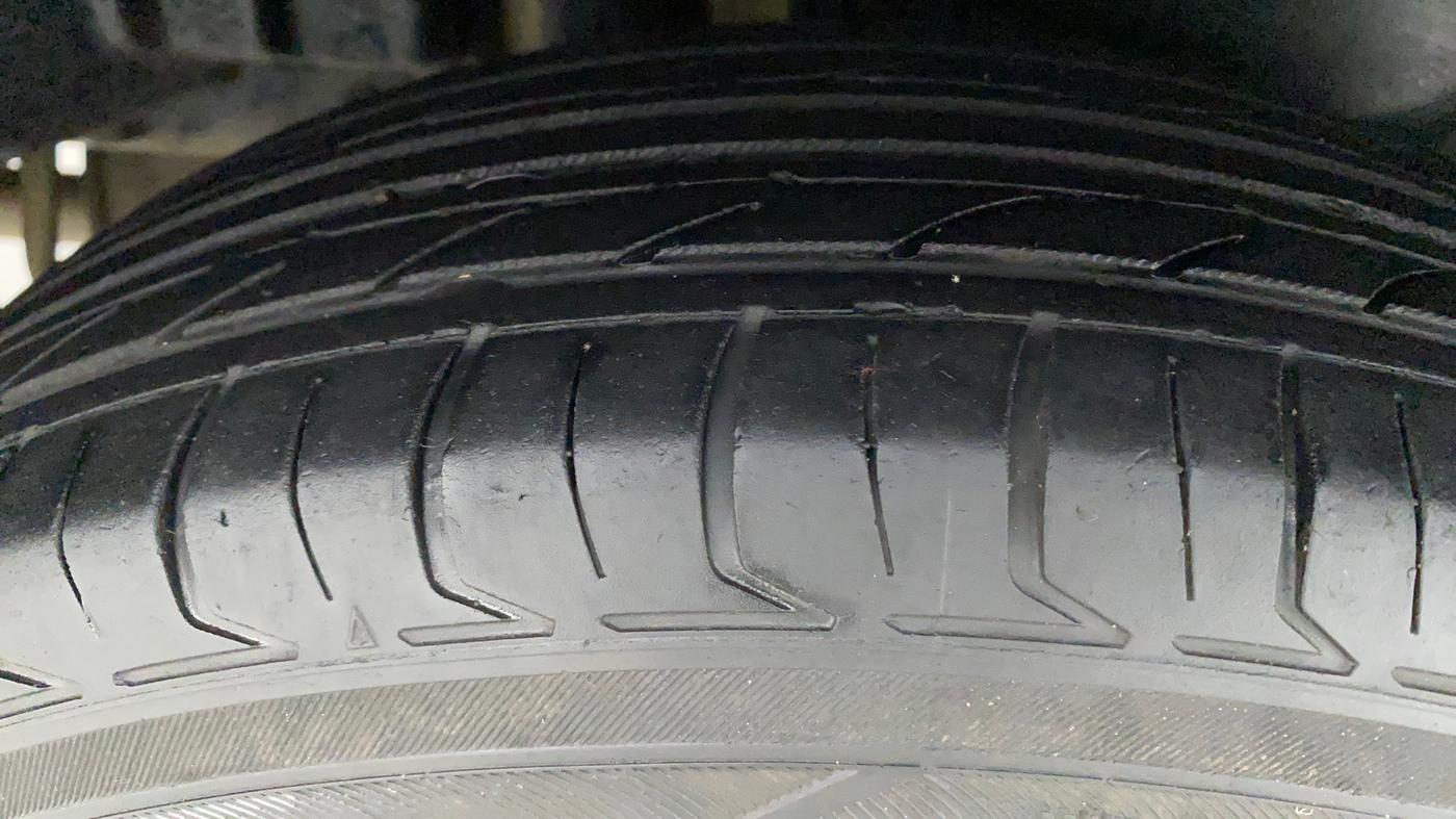 2015 Maruti Swift Dzire VDI, Diesel, Manual, 93,441 km, Right Rear Tyre Tread