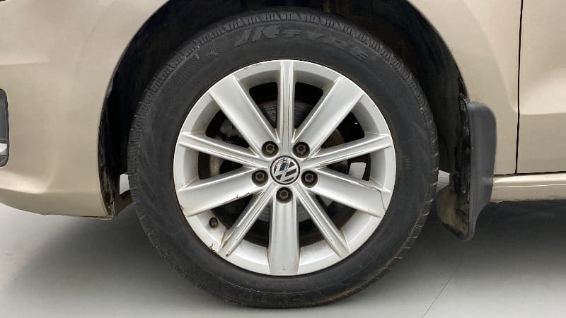 2016 Volkswagen Vento HIGHLINE PETROL AT, Petrol, Automatic, 51,899 km, Left Front Wheel