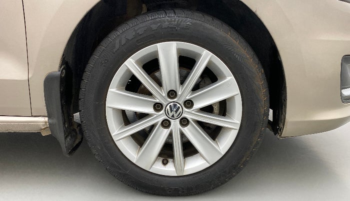 2016 Volkswagen Vento HIGHLINE PETROL AT, Petrol, Automatic, 51,899 km, Right Front Wheel