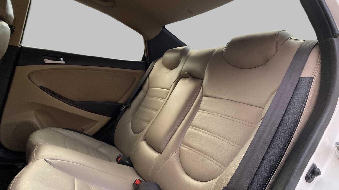 2015 Hyundai Verna FLUIDIC 1.6 CRDI S(O) 4S, Diesel, Manual, 95,690 km, Right Side Rear Door Cabin