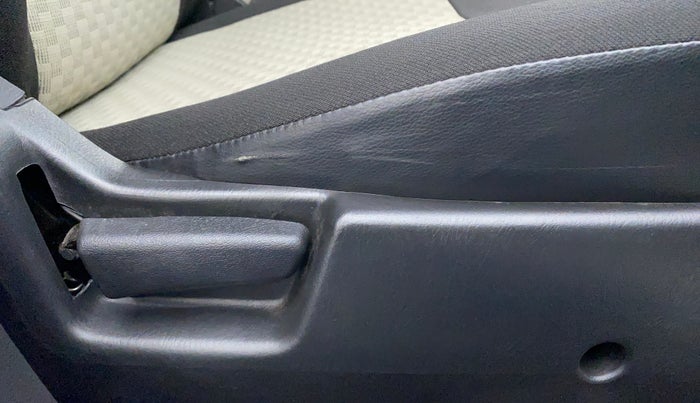 2019 Maruti Alto VXI, Petrol, Manual, 18,501 km, Driver Side Adjustment Panel