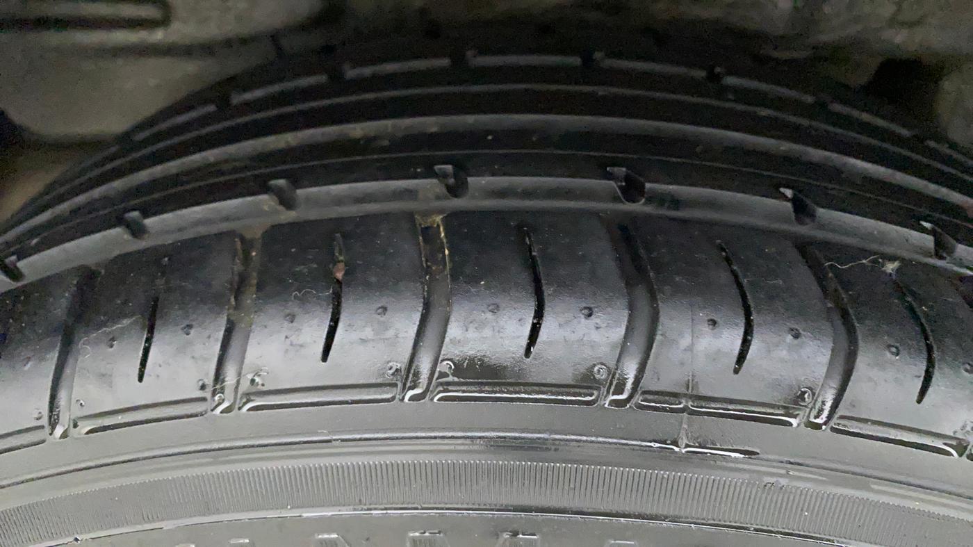 2017 Toyota Corolla Altis GL PETROL, Petrol, Manual, 63,769 km, Right Rear Tyre Tread