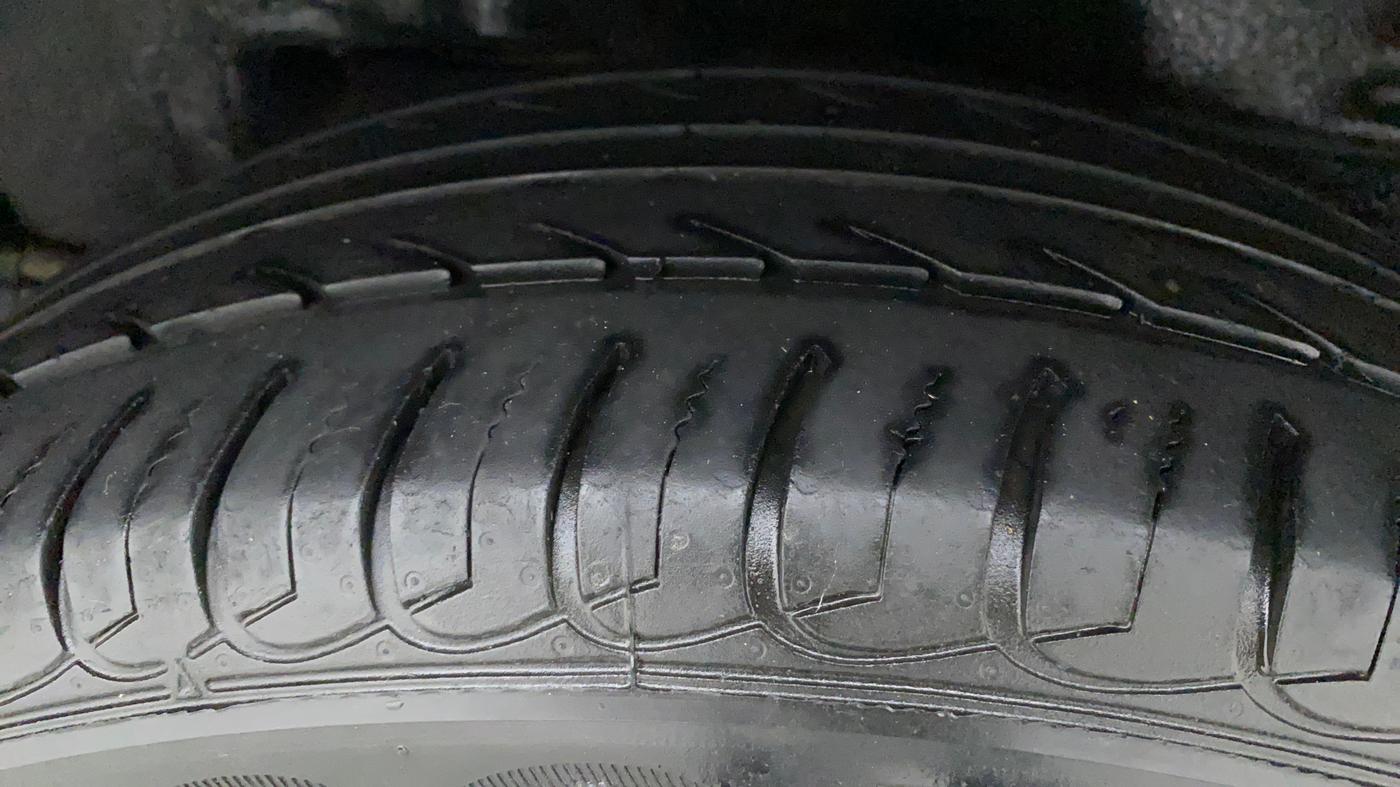 2017 Toyota Corolla Altis GL PETROL, Petrol, Manual, 63,769 km, Left Rear Tyre Tread