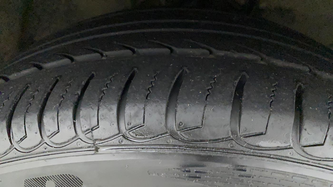 2017 Toyota Corolla Altis GL PETROL, Petrol, Manual, 63,769 km, Right Front Tyre Tread