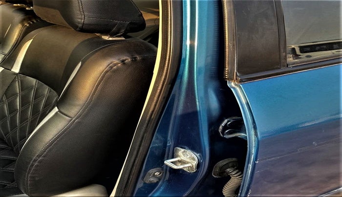 2014 Maruti Swift Dzire VXI, Petrol, Manual, 70,062 km, Left B pillar - Slightly dented