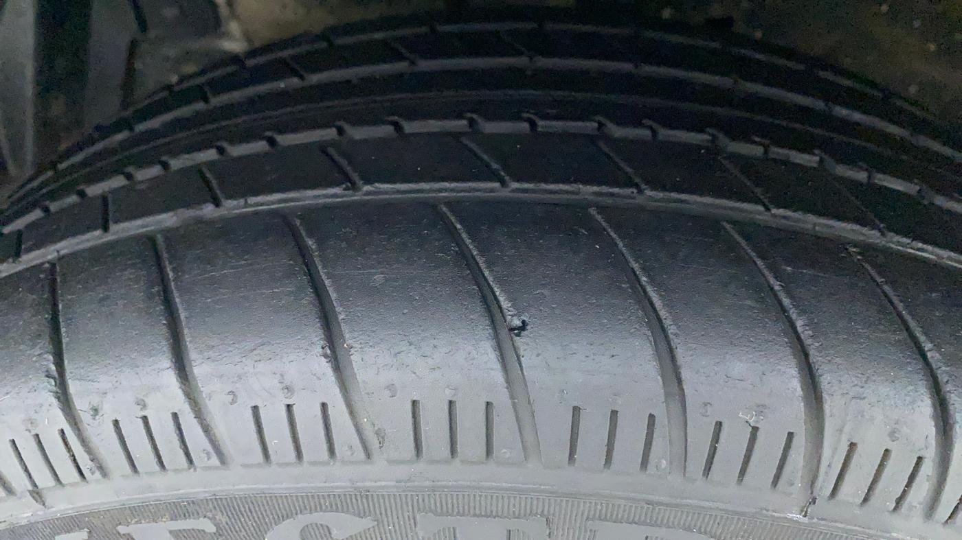 2017 Maruti Swift ZXI, Petrol, Manual, 68,083 km, Left Front Tyre Tread
