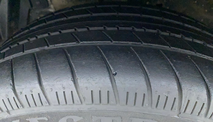 2017 Maruti Swift ZXI, Petrol, Manual, 68,083 km, Left Front Tyre Tread