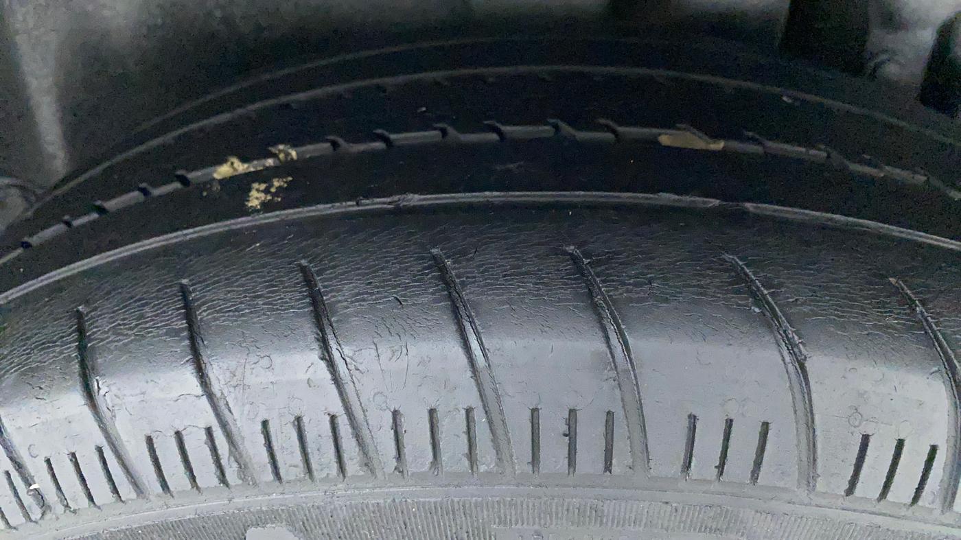 2017 Maruti Swift ZXI, Petrol, Manual, 68,083 km, Left Rear Tyre Tread