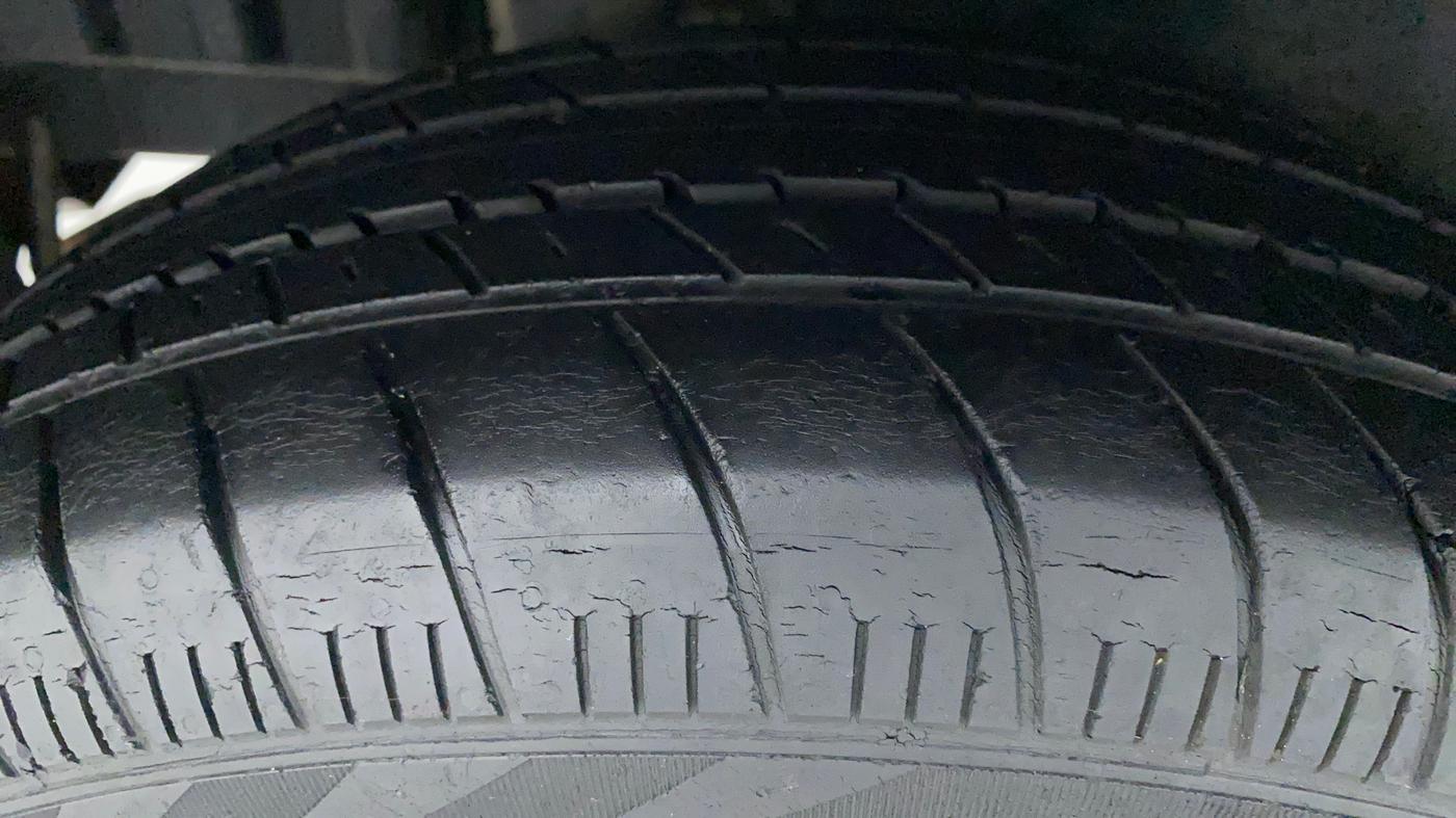 2017 Maruti Swift ZXI, Petrol, Manual, 68,083 km, Right Rear Tyre Tread