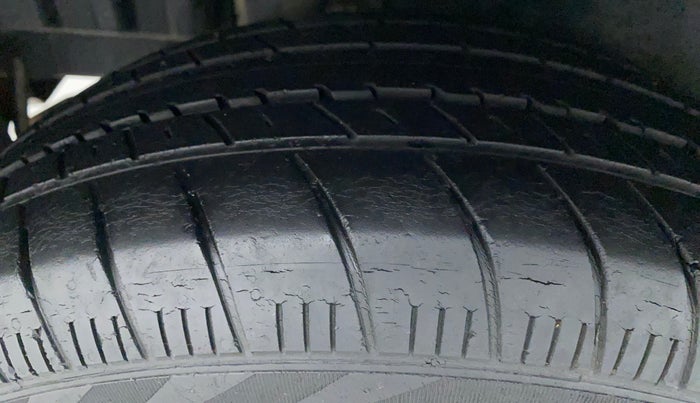 2017 Maruti Swift ZXI, Petrol, Manual, 68,083 km, Right Rear Tyre Tread