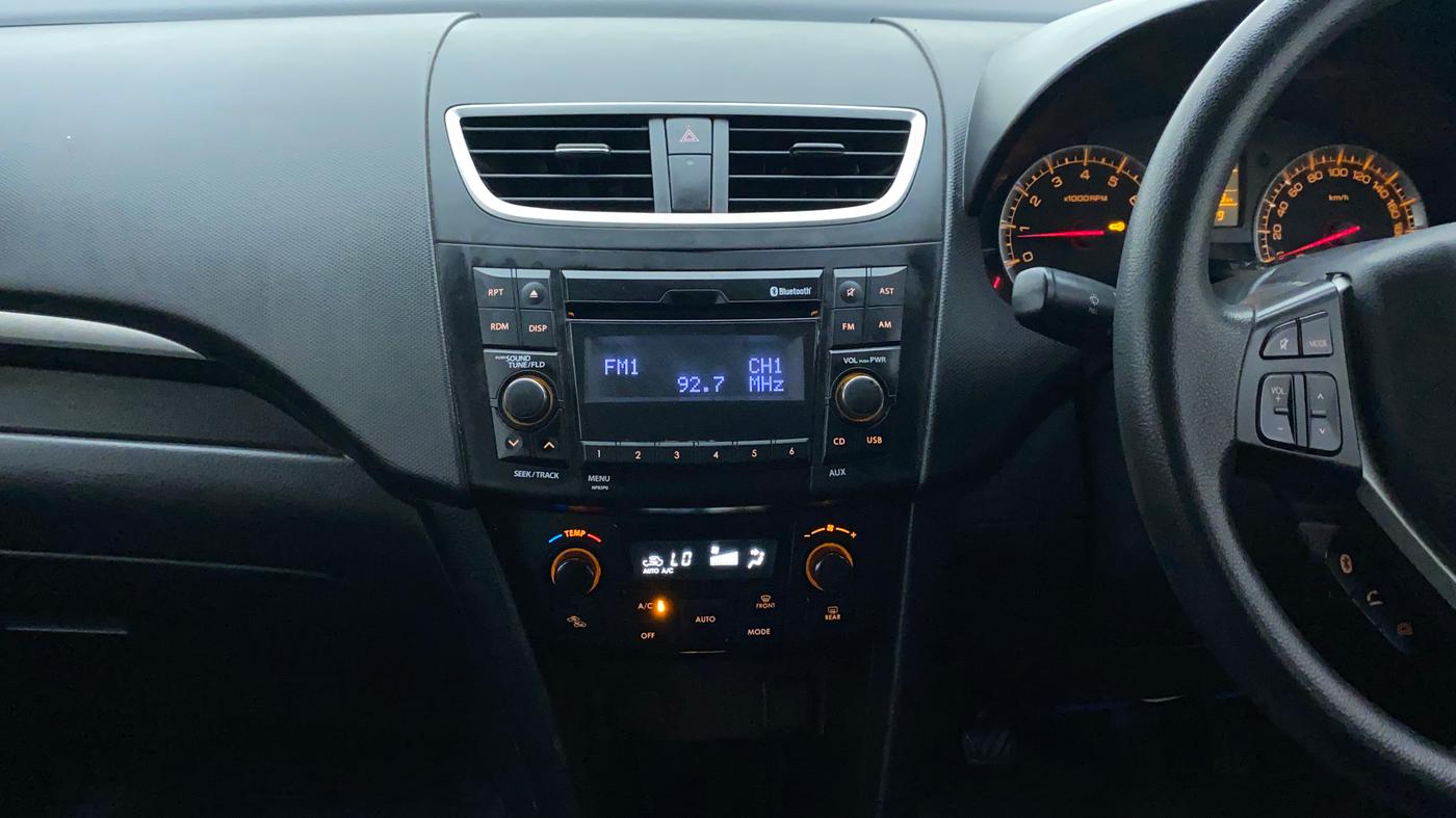2017 Maruti Swift ZXI, Petrol, Manual, 68,083 km, Air Conditioner