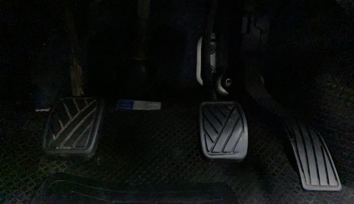 2017 Maruti Swift ZXI, Petrol, Manual, 68,083 km, Pedals
