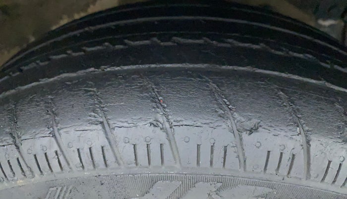 2017 Maruti Swift ZXI, Petrol, Manual, 68,083 km, Right Front Tyre Tread