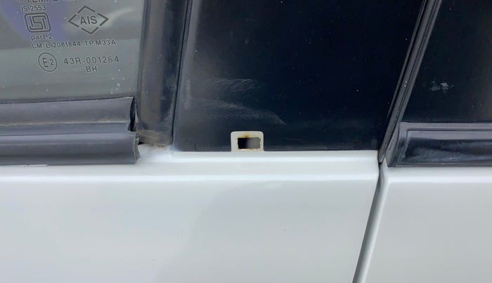 2017 Maruti Swift ZXI, Petrol, Manual, 68,083 km, Front passenger door - Weather strip has minor damage