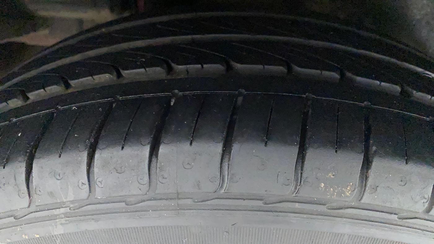 2018 Maruti Ciaz SIGMA 1.5 SHVS MT  PETROL, Petrol, Manual, 47,680 km, Right Rear Tyre Tread