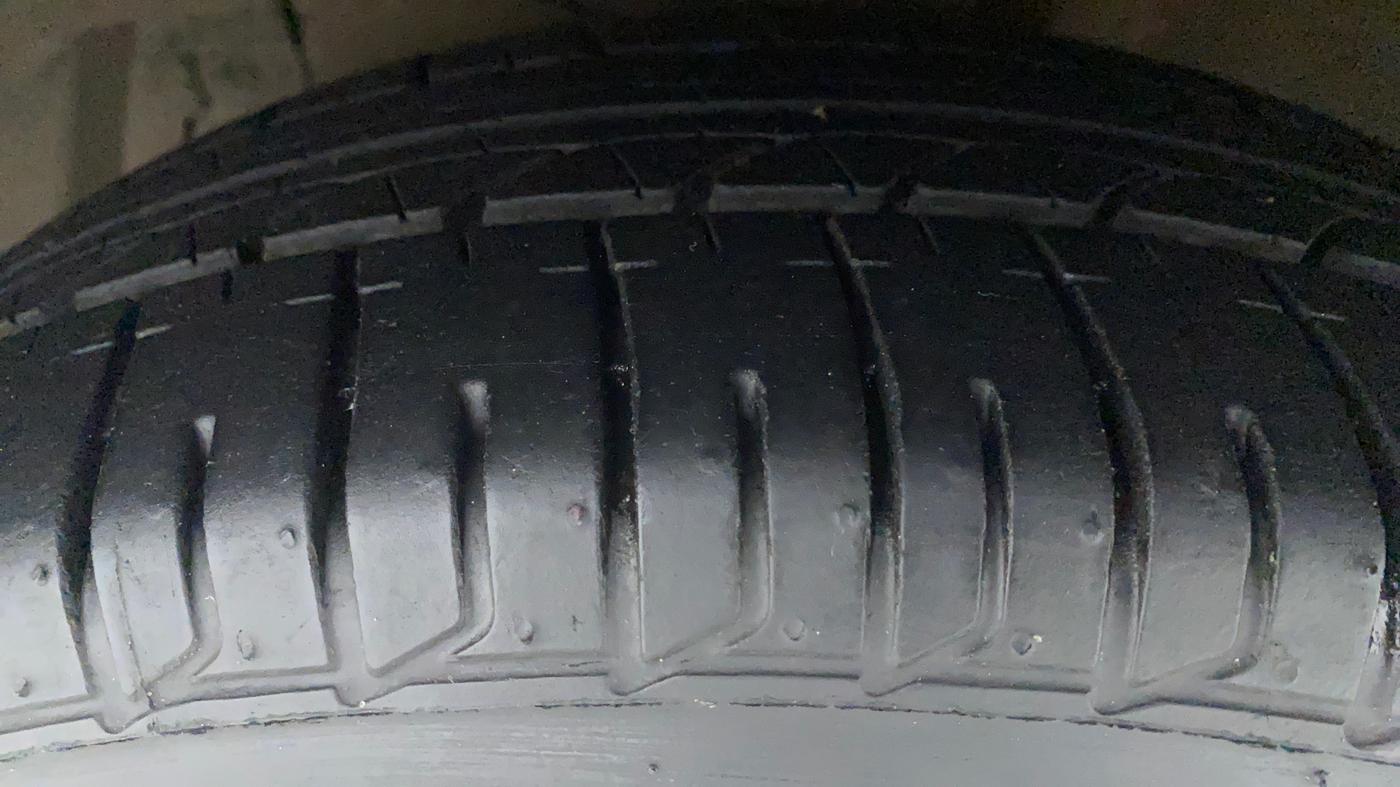 2018 Maruti Ciaz SIGMA 1.5 SHVS MT  PETROL, Petrol, Manual, 47,680 km, Left Front Tyre Tread