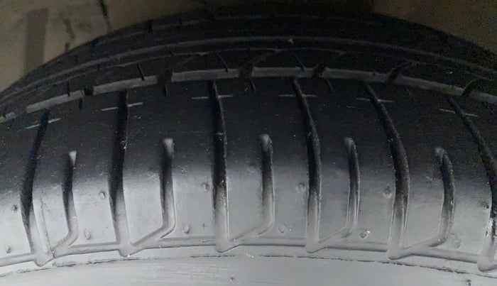 2018 Maruti Ciaz SIGMA 1.5 SHVS MT  PETROL, Petrol, Manual, 47,680 km, Left Front Tyre Tread