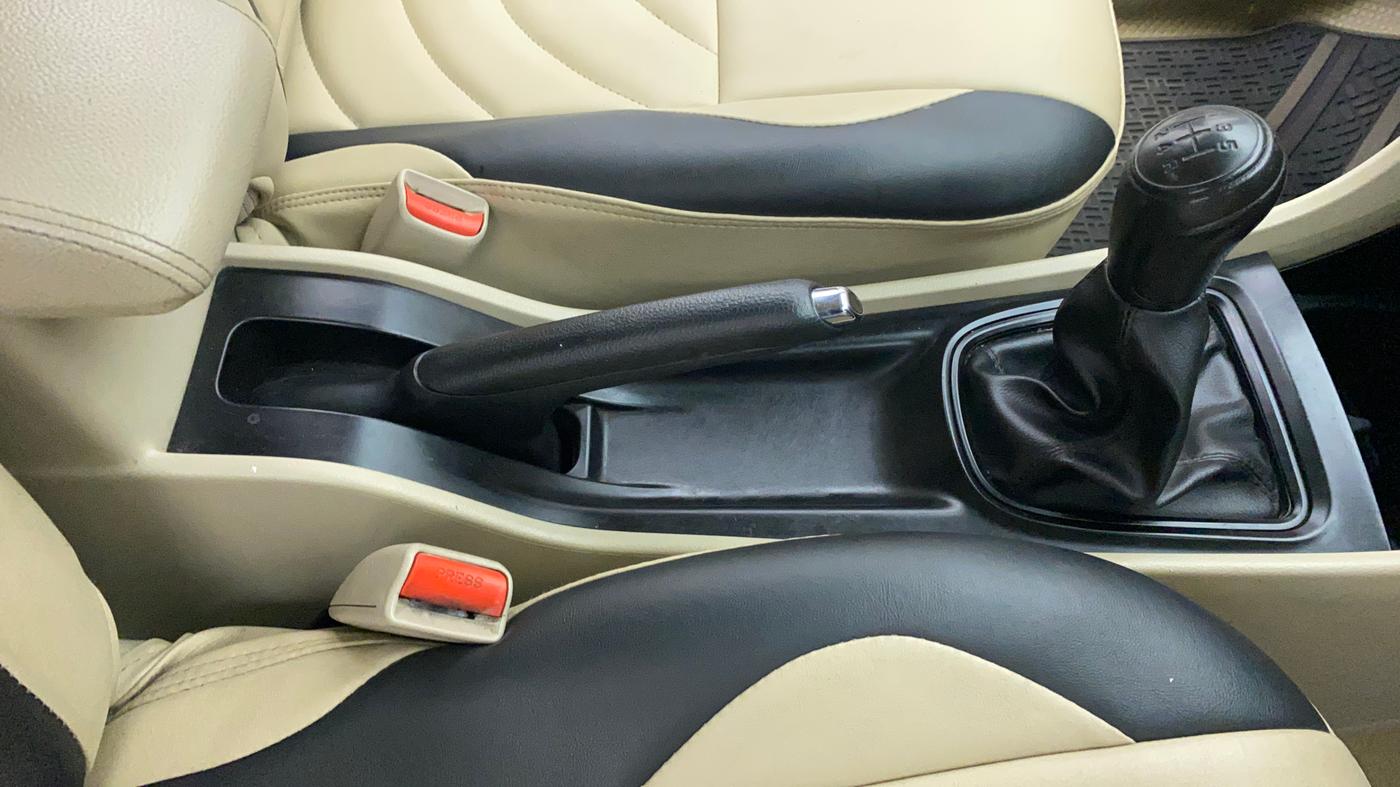 2018 Maruti Ciaz SIGMA 1.5 SHVS MT  PETROL, Petrol, Manual, 47,680 km, Gear Lever