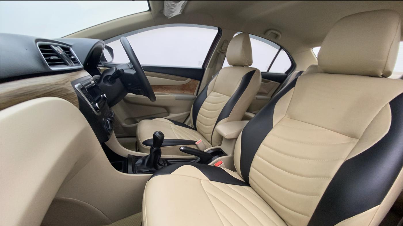 2018 Maruti Ciaz SIGMA 1.5 SHVS MT  PETROL, Petrol, Manual, 47,680 km, Right Side Front Door Cabin