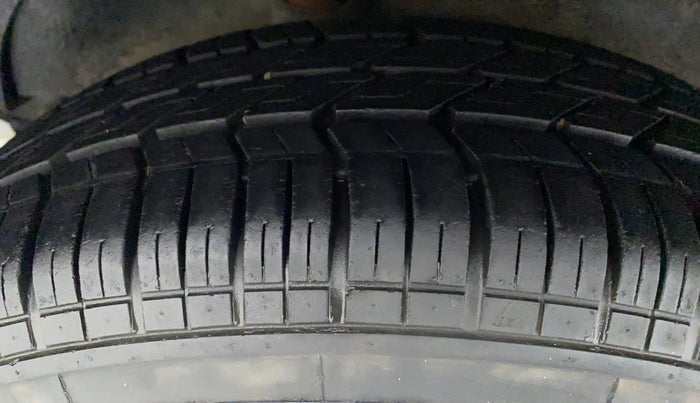 2013 Maruti Ritz VXI, Petrol, Manual, 41,529 km, Right Rear Tyre Tread
