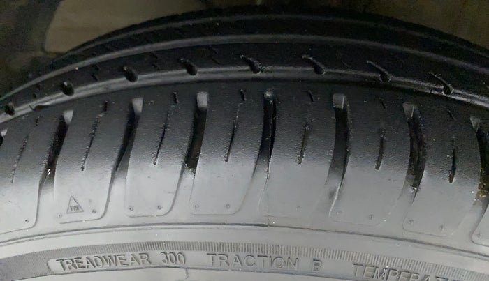 2022 Maruti Swift VXI, Petrol, Manual, 9,524 km, Left Front Tyre Tread