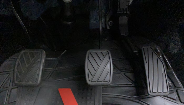 2022 Maruti Swift VXI, Petrol, Manual, 9,524 km, Pedals