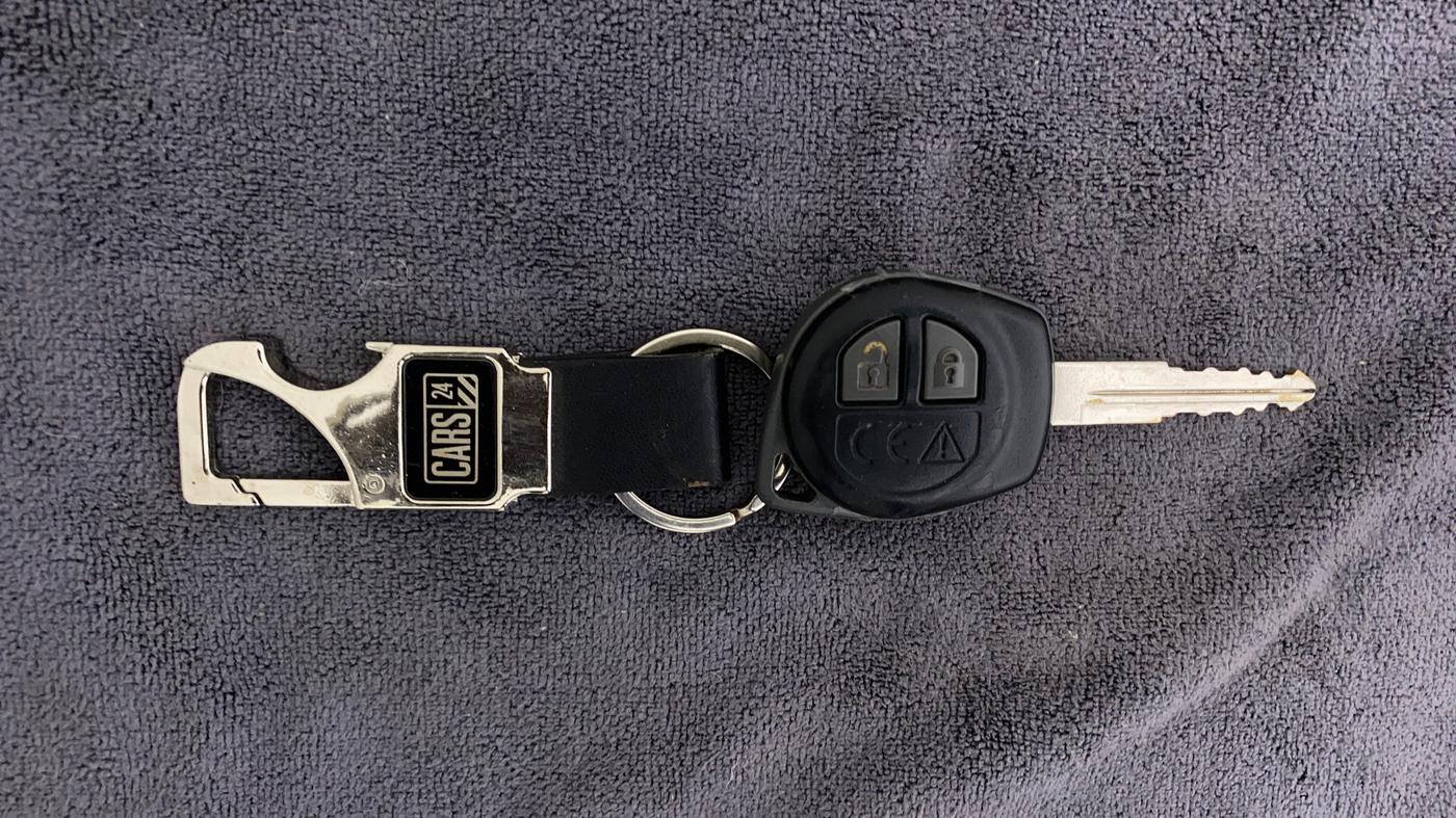 2018 Maruti Swift VXI, Petrol, Manual, 53,101 km, Key Close Up