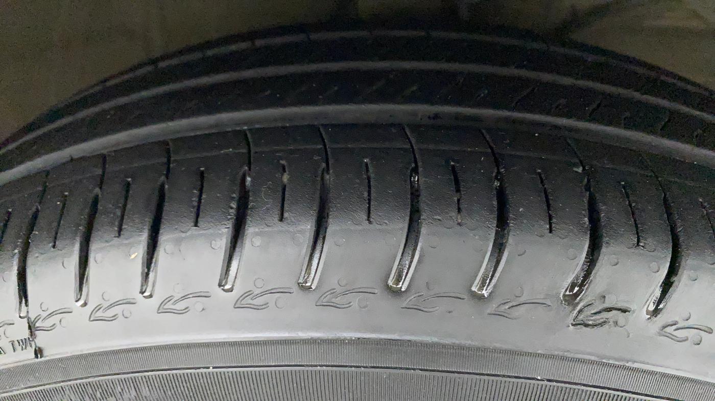 2018 Maruti Swift VXI, Petrol, Manual, 53,101 km, Right Front Tyre Tread