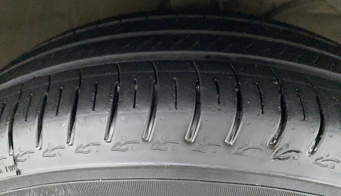 2018 Maruti Swift VXI, Petrol, Manual, 53,101 km, Right Front Tyre Tread