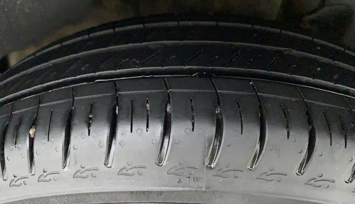 2018 Maruti Swift VXI, Petrol, Manual, 53,101 km, Left Rear Tyre Tread