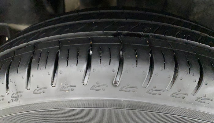2018 Maruti Swift VXI, Petrol, Manual, 53,101 km, Right Rear Tyre Tread