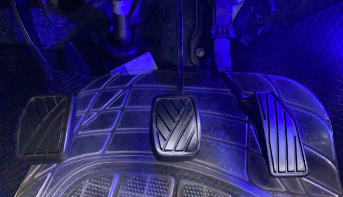2018 Maruti Swift VXI, Petrol, Manual, 53,101 km, Pedals