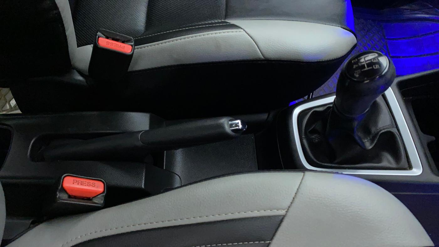2018 Maruti Swift VXI, Petrol, Manual, 53,101 km, Gear Lever