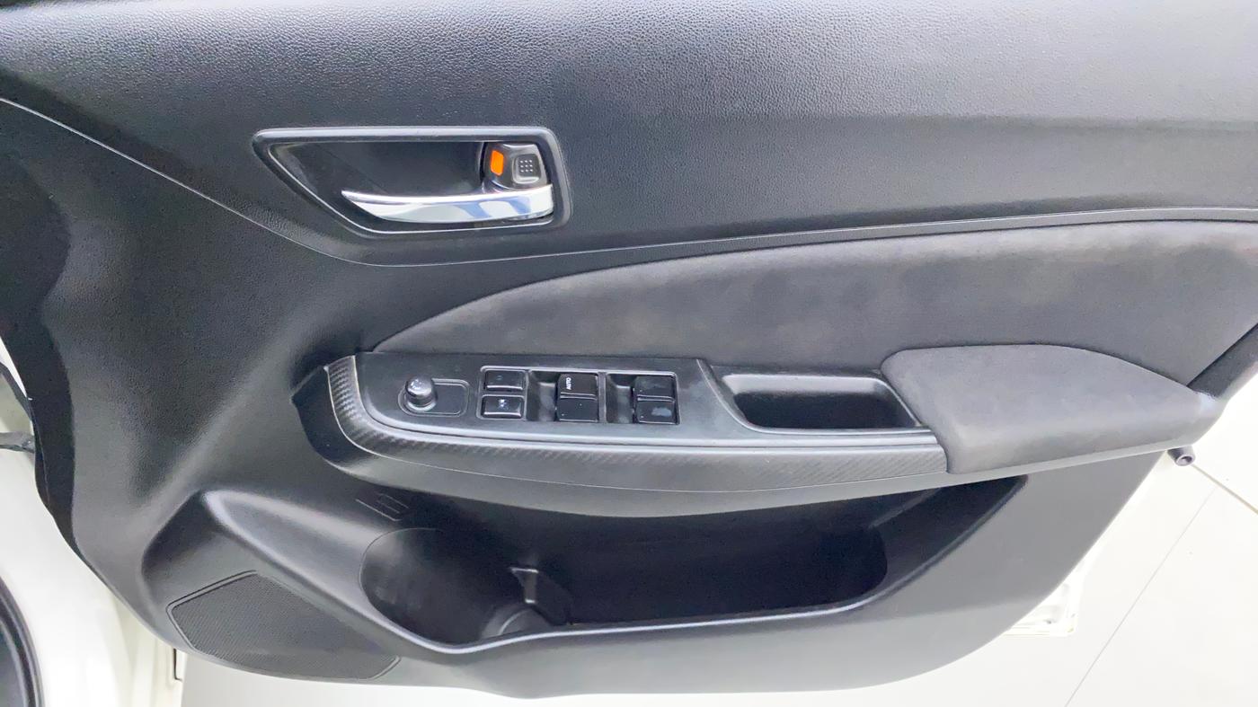 2018 Maruti Swift VXI, Petrol, Manual, 53,101 km, Driver Side Door Panels Control