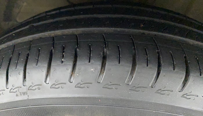 2018 Maruti Swift VXI, Petrol, Manual, 53,101 km, Left Front Tyre Tread