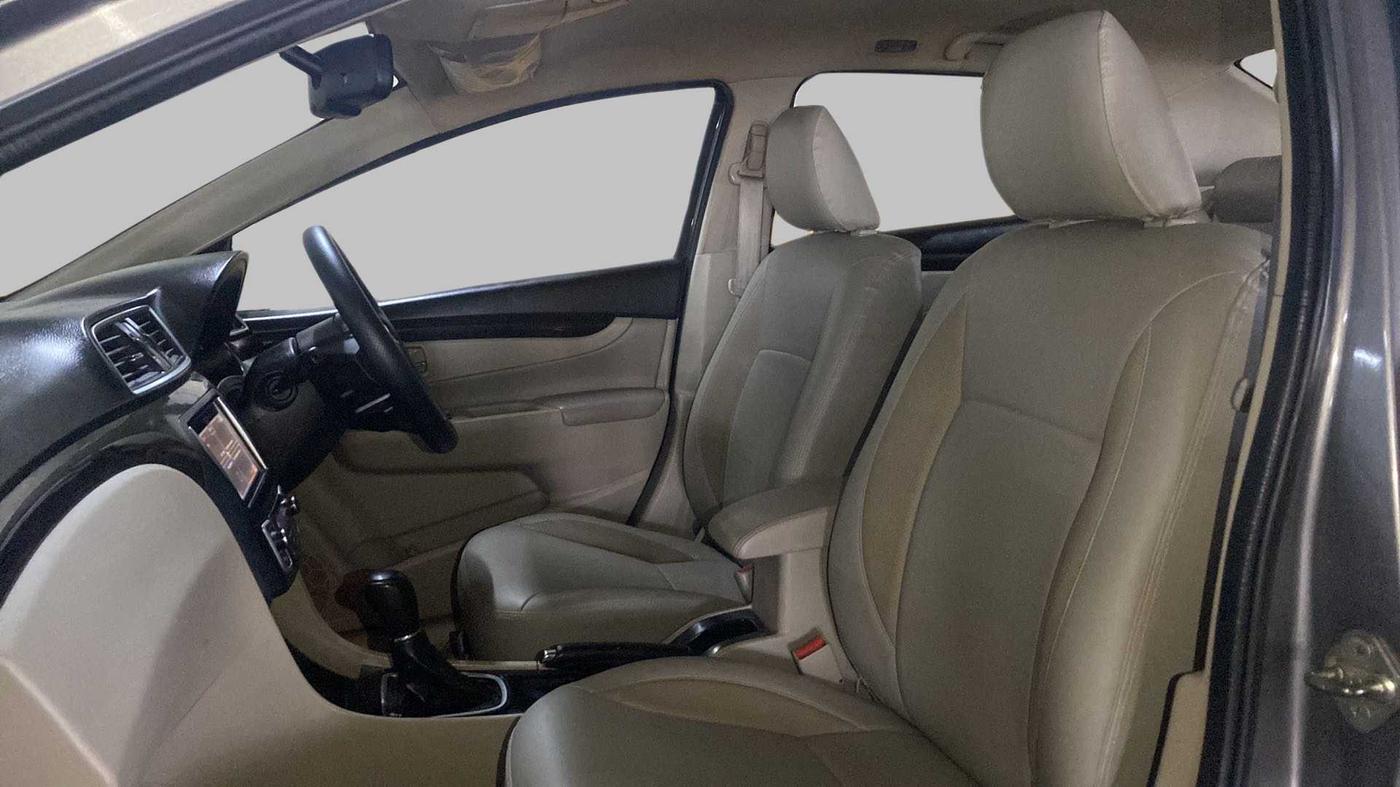2017 Maruti Ciaz ZXI+ AT, Petrol, Automatic, 38,256 km, Right Side Front Door Cabin