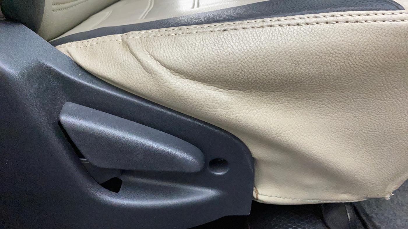 2019 Datsun Go T, Petrol, Manual, 79,625 km, Driver Side Adjustment Panel