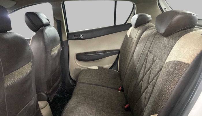 2010 Hyundai i20 SPORTZ (O) 1.2, Petrol, Manual, 64,580 km, Right Side Rear Door Cabin