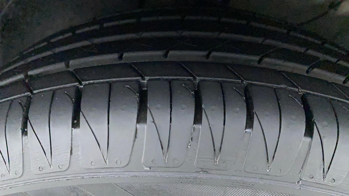 2021 KIA SONET HTX PLUS 1.5, Diesel, Manual, 51,666 km, Left Front Tyre Tread