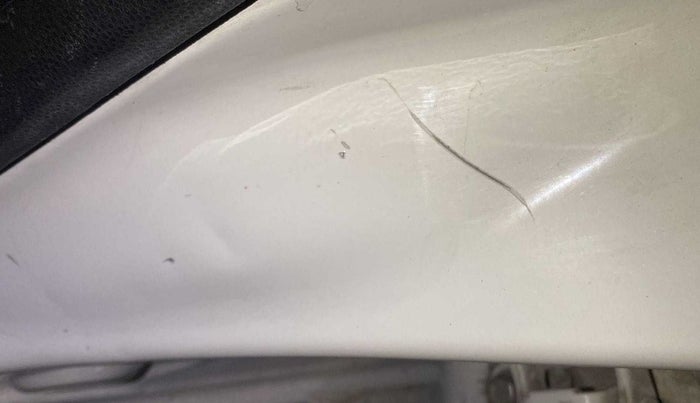 2019 Maruti Alto LXI, Petrol, Manual, 83,611 km, Left B pillar - Minor scratches