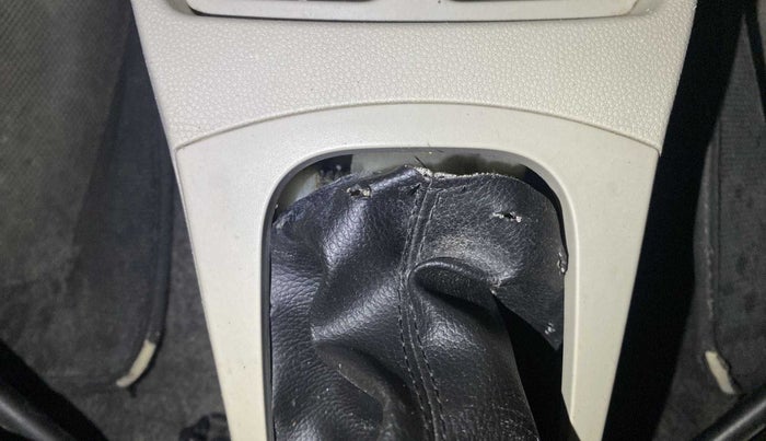 2019 Maruti Alto LXI, Petrol, Manual, 83,611 km, Gear lever - Boot cover slightly torn