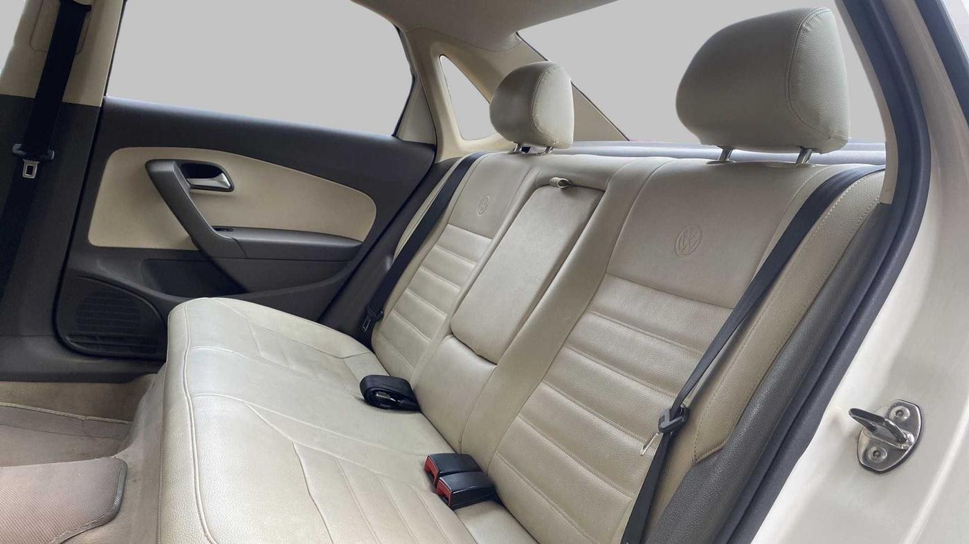 2013 Volkswagen Vento COMFORTLINE DIESEL, Diesel, Manual, 99,023 km, Right Side Rear Door Cabin