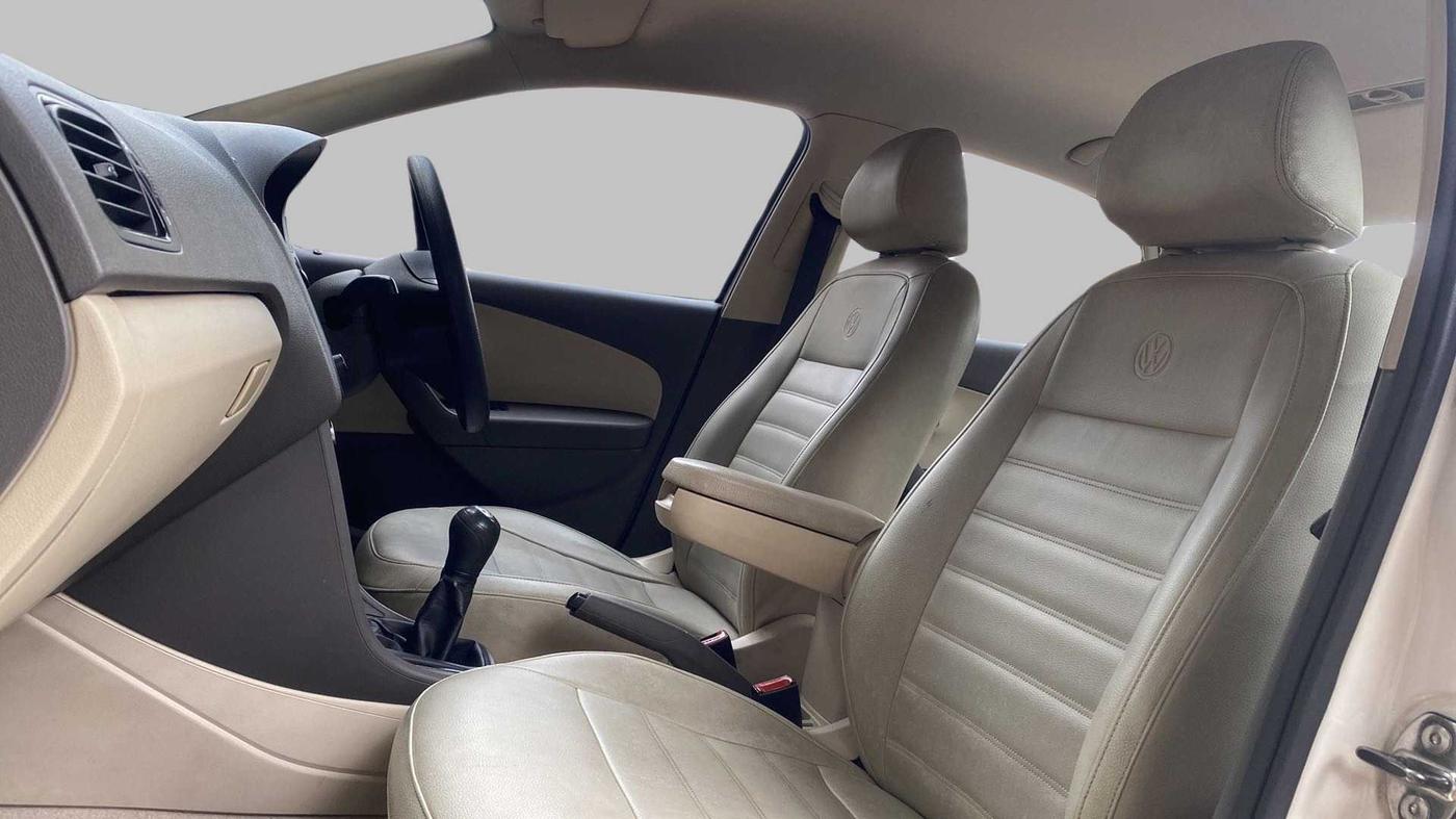 2013 Volkswagen Vento COMFORTLINE DIESEL, Diesel, Manual, 99,023 km, Right Side Front Door Cabin