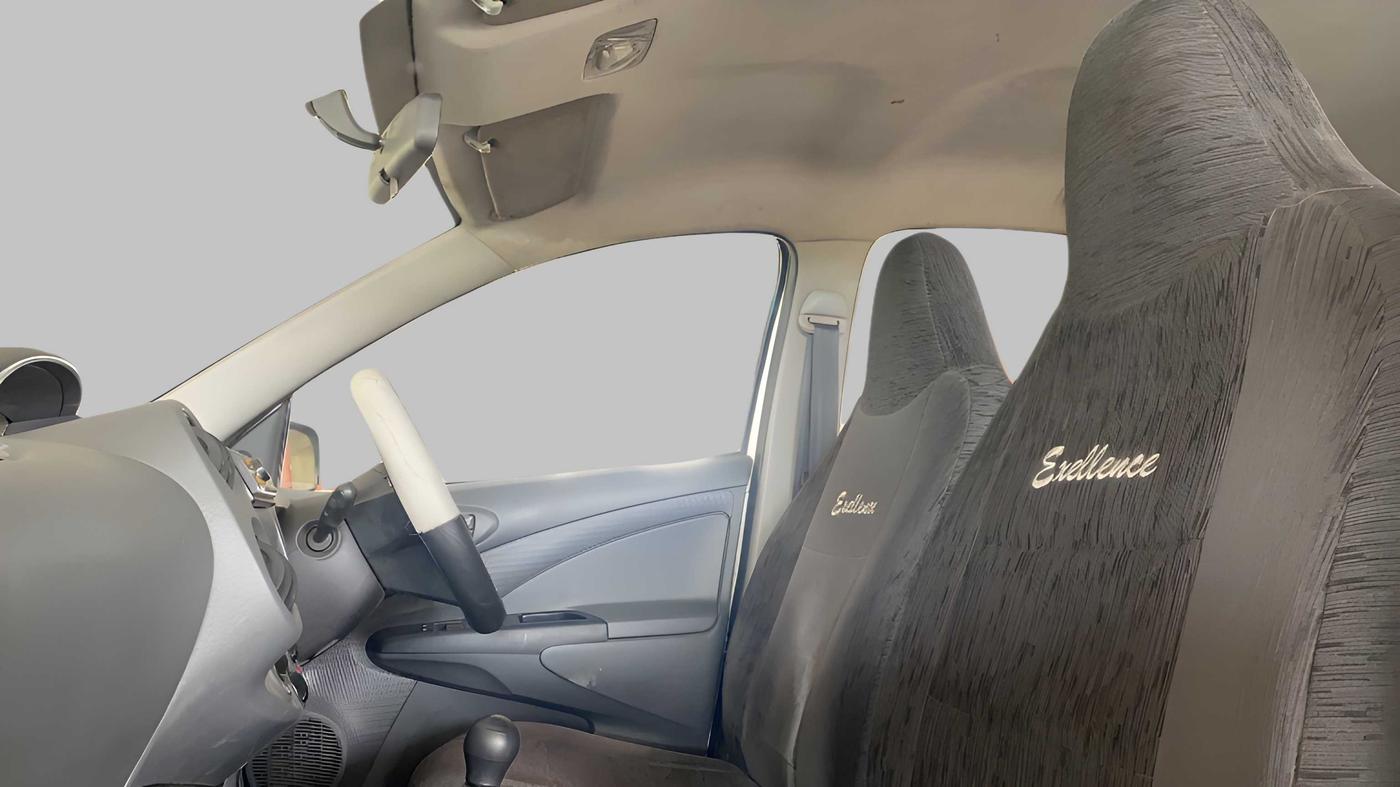 2012 Toyota Etios Liva G, Petrol, Manual, 86,850 km, Right Side Front Door Cabin