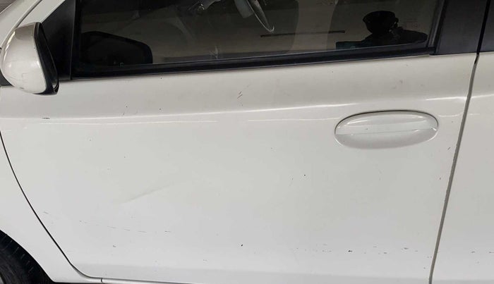 2012 Toyota Etios Liva G, Petrol, Manual, 86,850 km, Front passenger door - Slightly dented