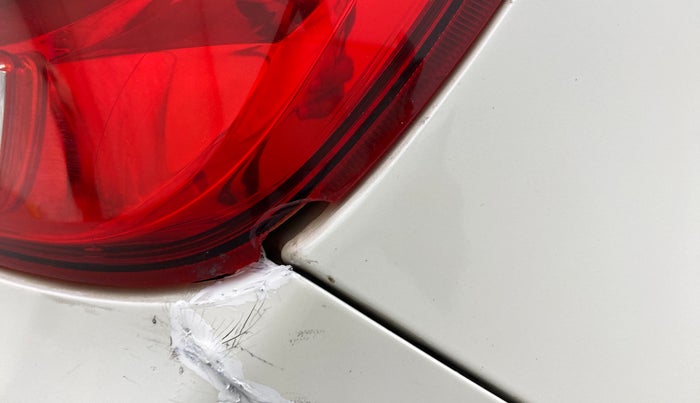 2015 Maruti Baleno ZETA PETROL 1.2, CNG, Manual, 72,818 km, Right tail light - Minor damage
